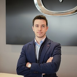 Ismael Mora Jefe de Ventas