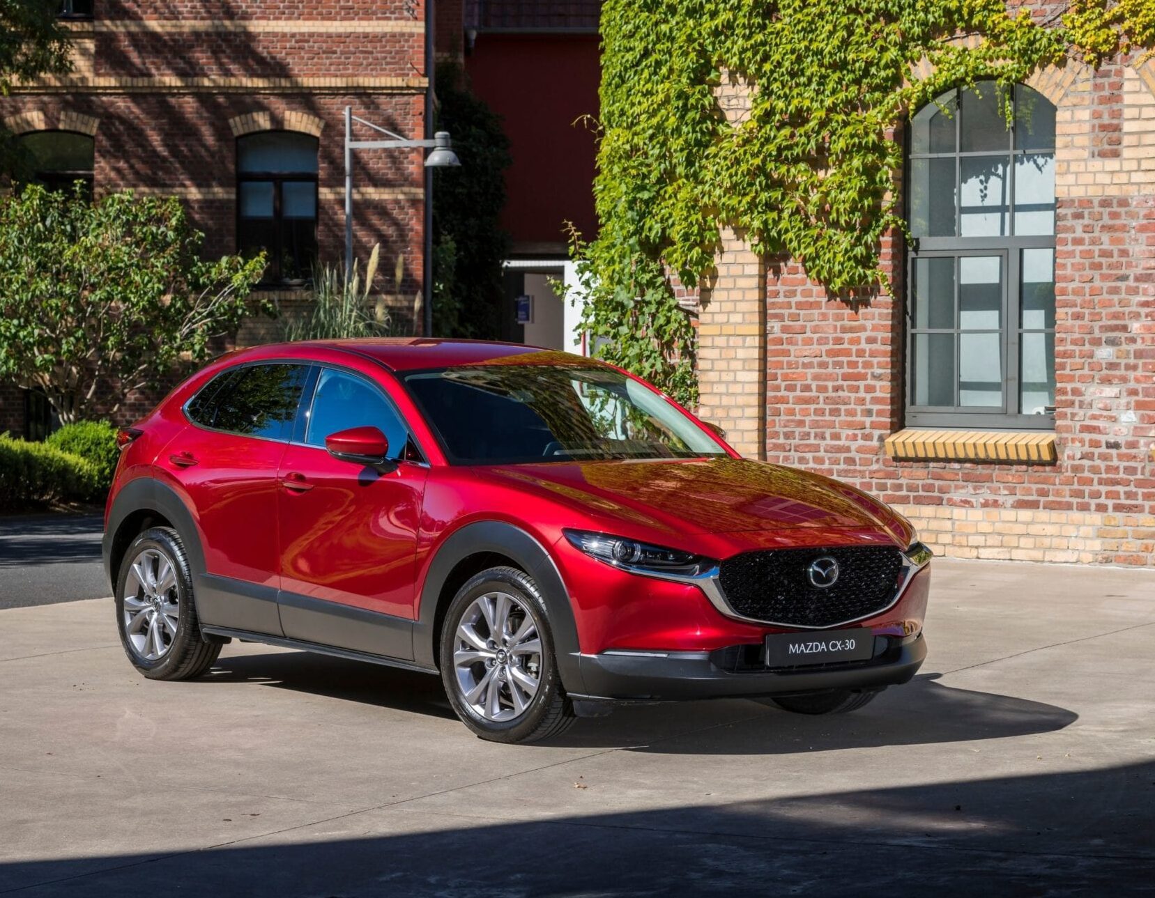 MAZDA CX-30 Equipado con el avanzado motor 2.5 e-Skyactiv G con tecnología Mazda M Hybrid, integra conectividad de vanguardia y las más avanzadas tecnologías de seguridad i-Activsense