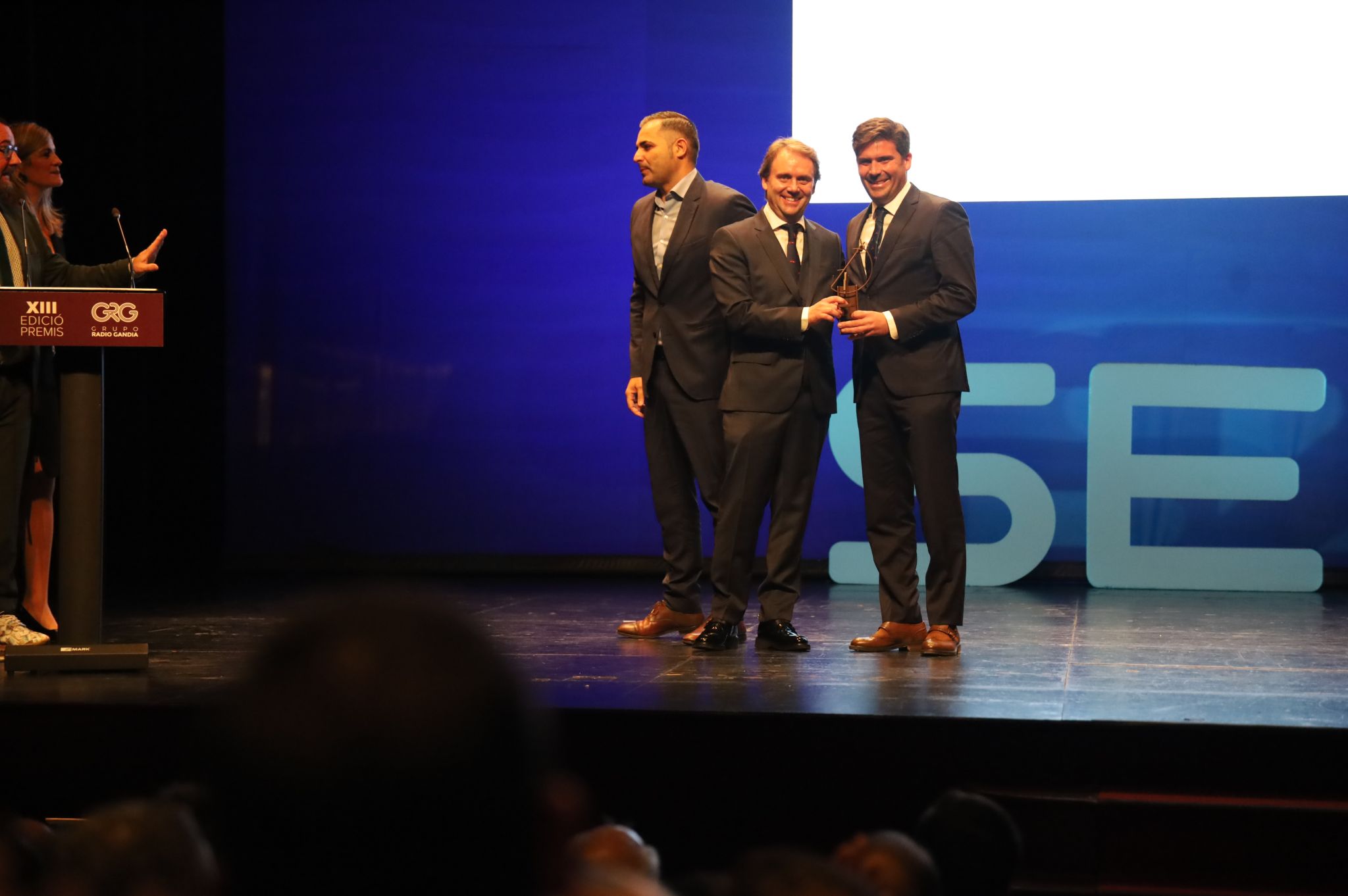 Mazda Moll Motor recibe el premio Grupo Radio Gandia a la mejor empresa del año