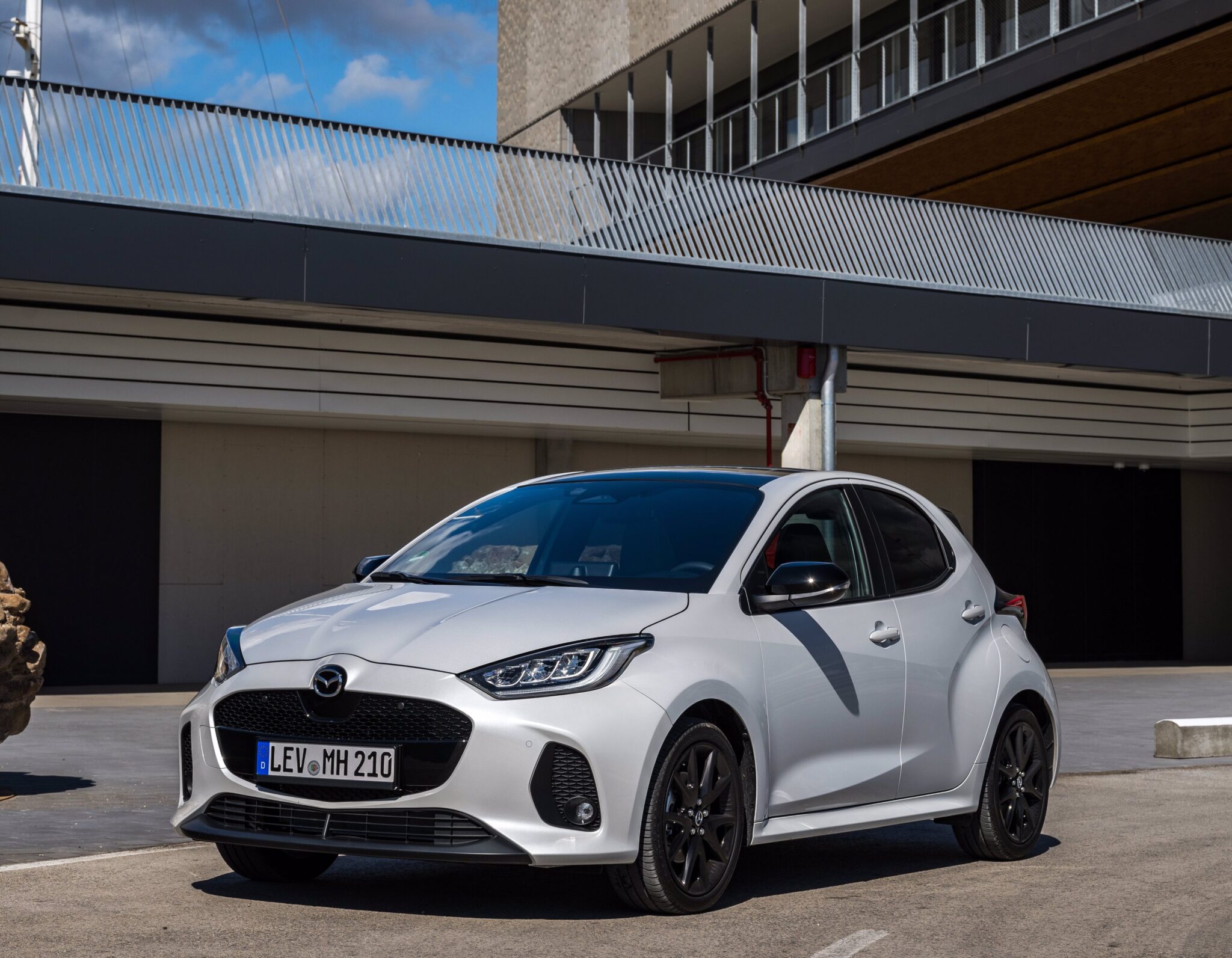 MAZDA 2 HYBRID, EL COMPACTO HIBRIDO IDEAL PARA LA CIUDAD DISFRUTA DE LAS VENTAJAS DEL RENTING
