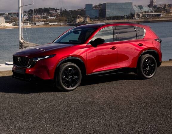 Estrena tu Mazda con ventajas exclusivas Llévate tu nuevo Mazda con mantenimientos y seguro incluidos y un accesorio para tu coche.